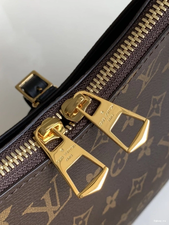 LOUIS VUITTON PM ODÉON 0722